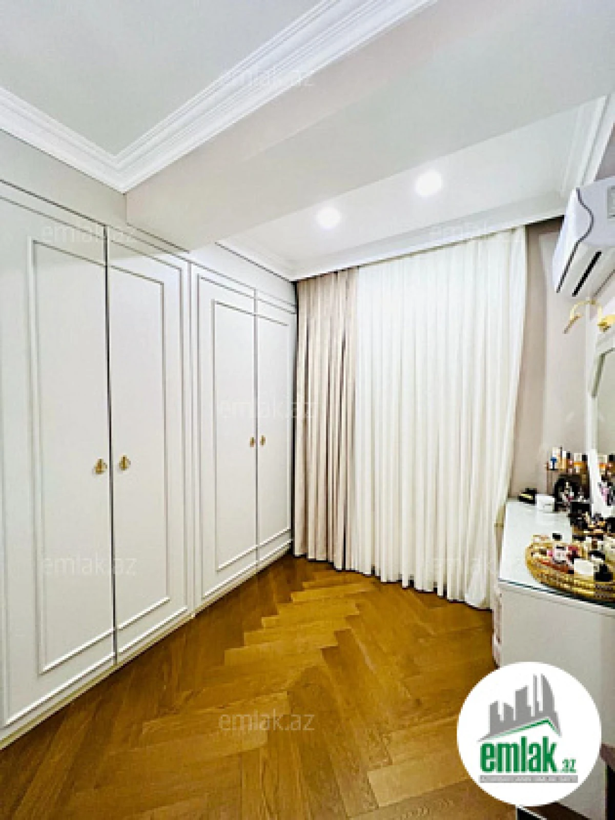 Satılır 4 otaqlı yeni tikili 143 m²