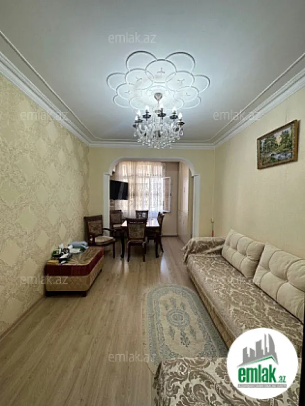 Satılır 2 otaqlı köhnə tikili 60 m²