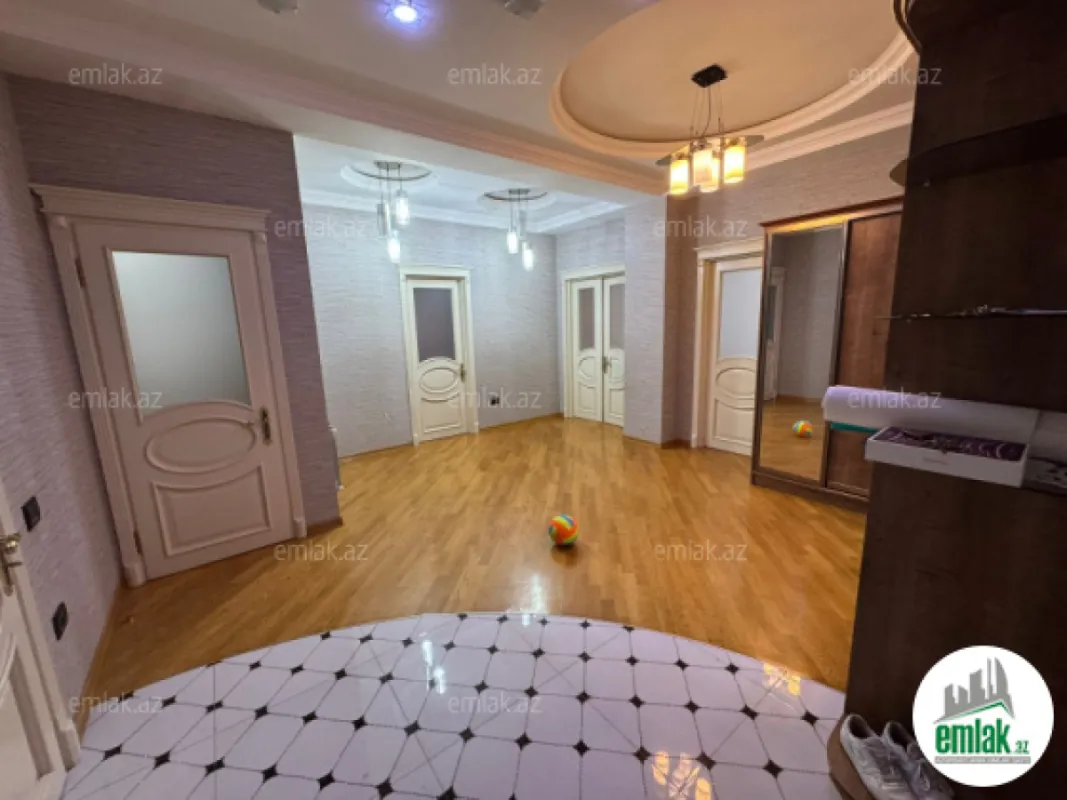 Satılır 3 otaqlı yeni tikili 150 m²