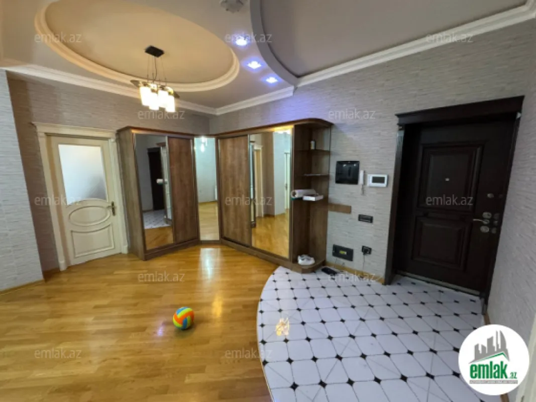 Satılır 3 otaqlı yeni tikili 150 m²