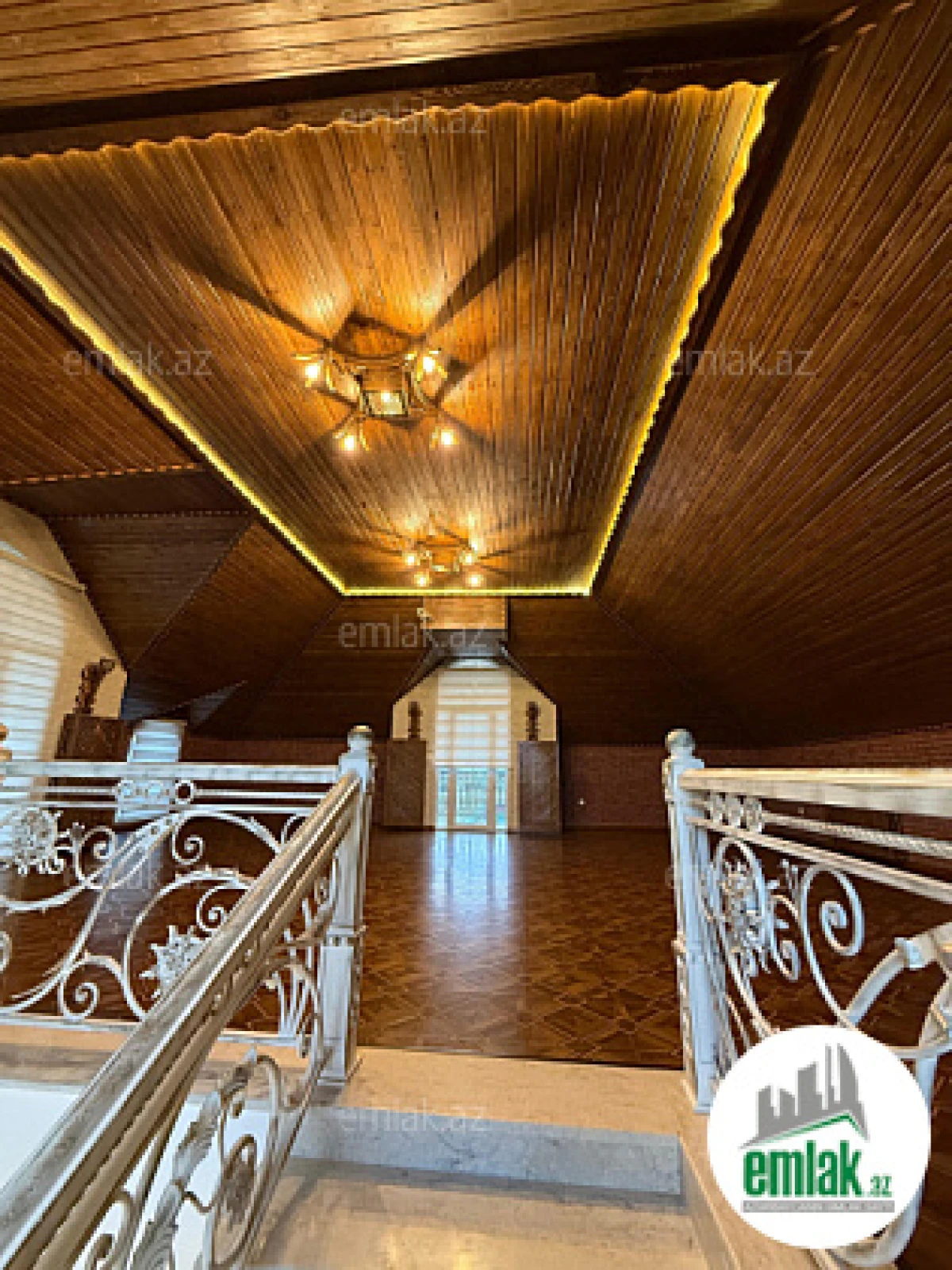 Satılır 7 otaqlı həyət evi 760 m²