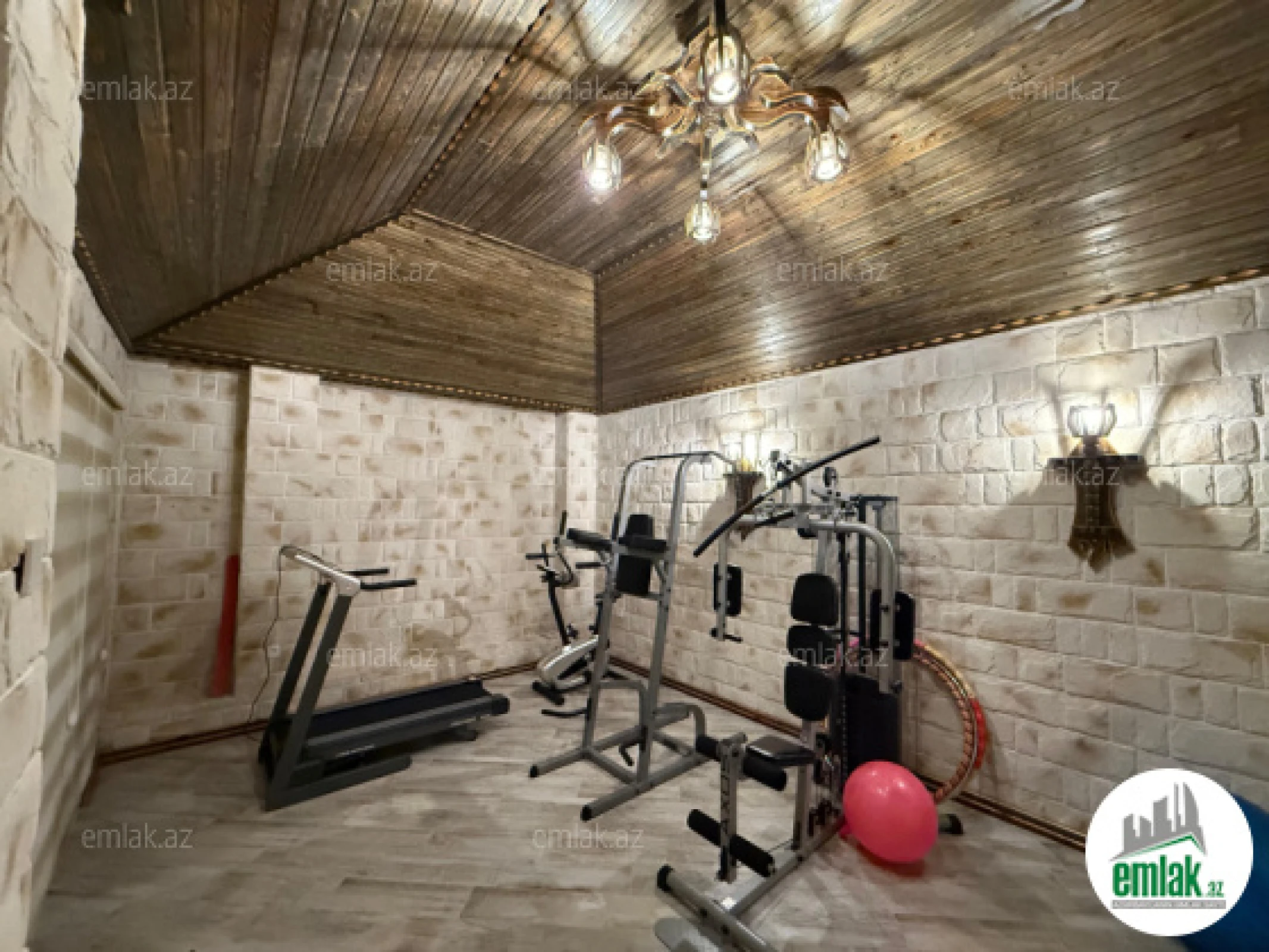 Satılır 7 otaqlı həyət evi 760 m²