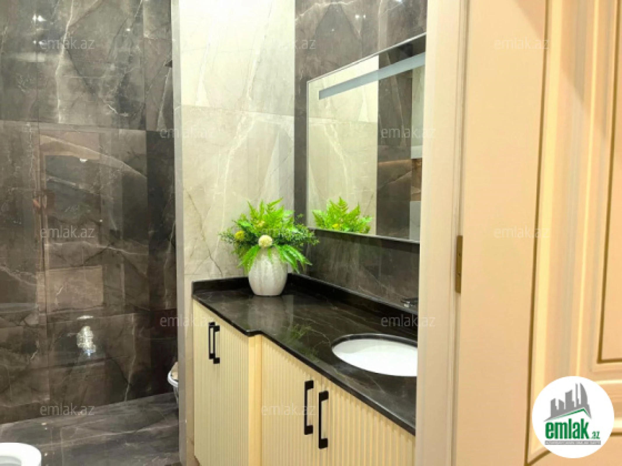 Satılır 3 otaqlı yeni tikili 120 m²