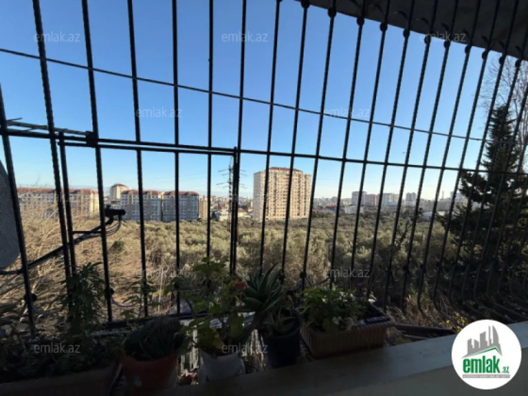 Satılır 4 otaqlı köhnə tikili 110 m²