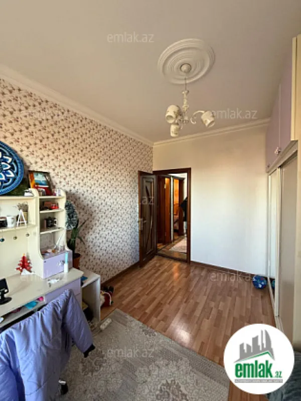 Satılır 4 otaqlı köhnə tikili 110 m²