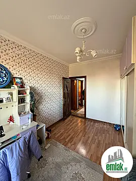Satılır 4 otaqlı köhnə tikili 110 m²