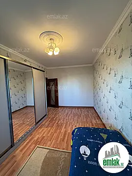 Satılır 4 otaqlı köhnə tikili 110 m²