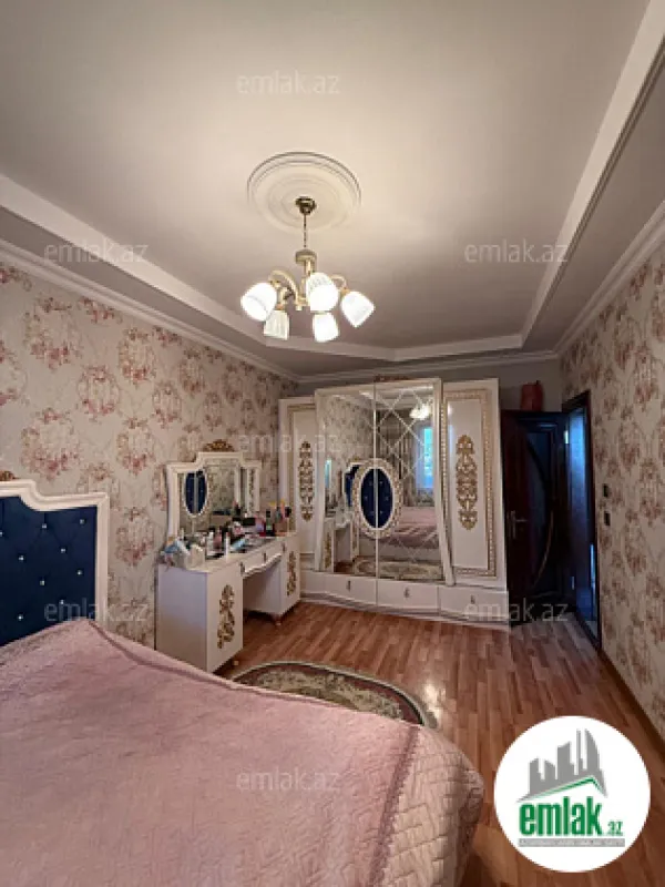 Satılır 4 otaqlı köhnə tikili 110 m²