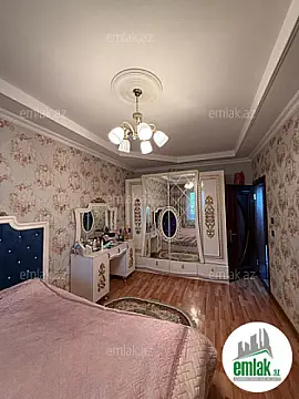 Satılır 4 otaqlı köhnə tikili 110 m²