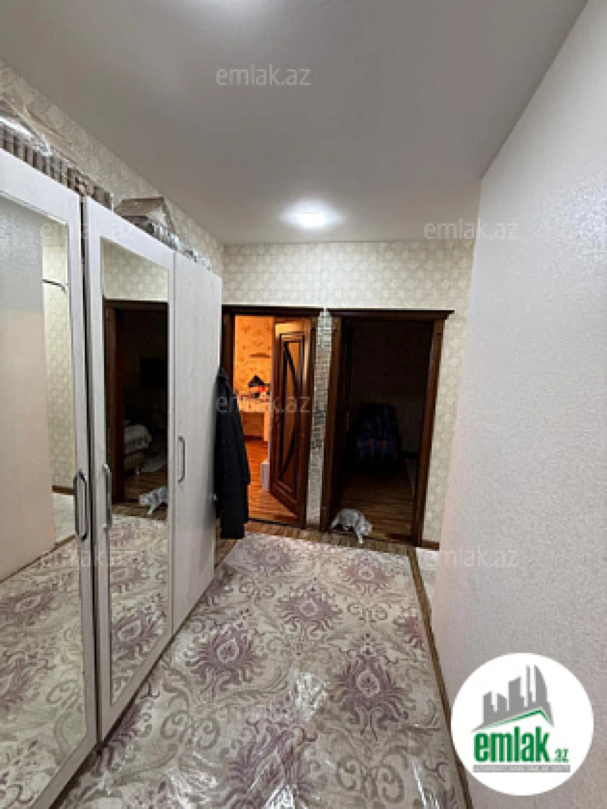 Satılır 4 otaqlı köhnə tikili 110 m²