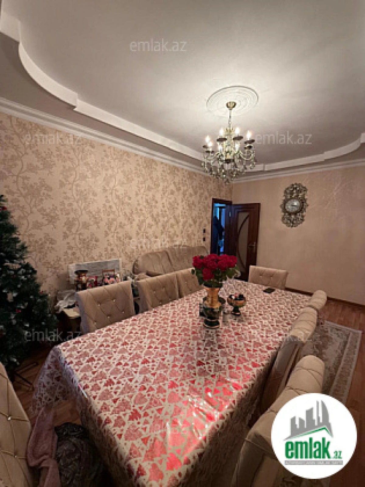 Satılır 4 otaqlı köhnə tikili 110 m²