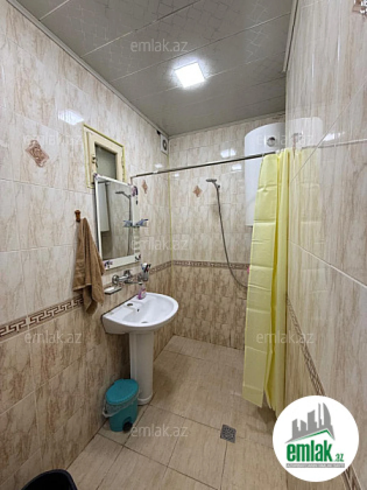 Satılır 4 otaqlı köhnə tikili 110 m²