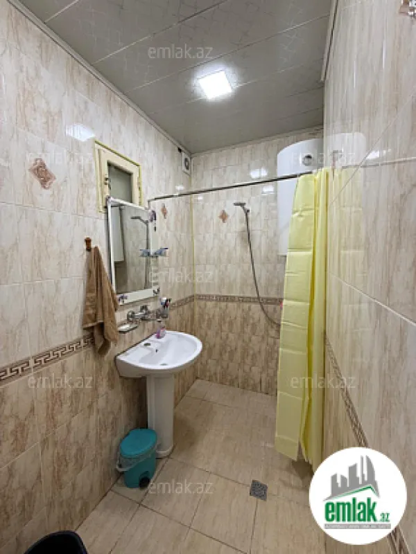 Satılır 4 otaqlı köhnə tikili 110 m²