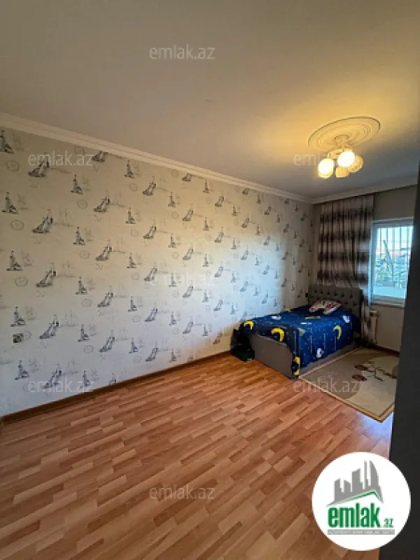 Satılır 4 otaqlı köhnə tikili 110 m²