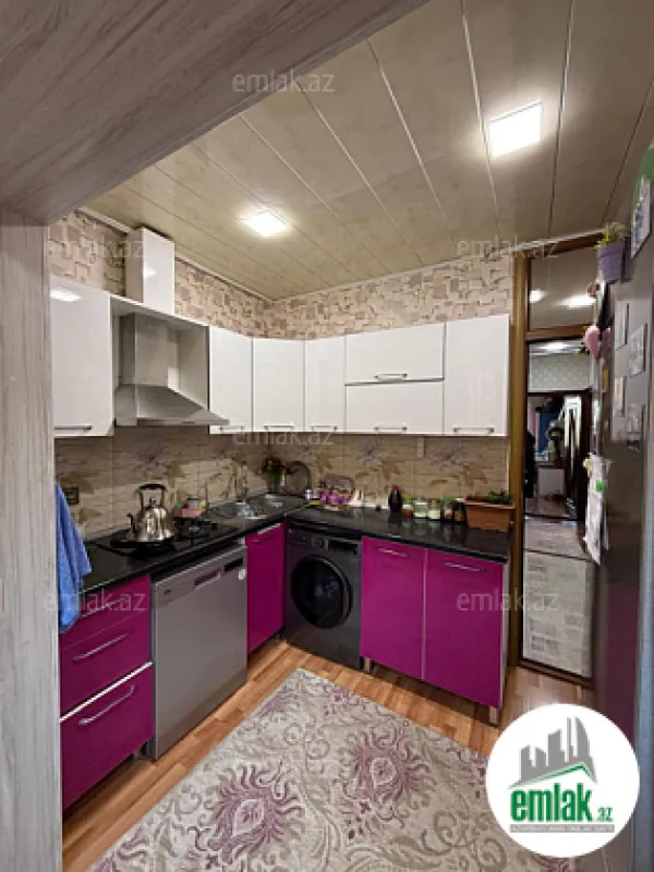 Satılır 4 otaqlı köhnə tikili 110 m²