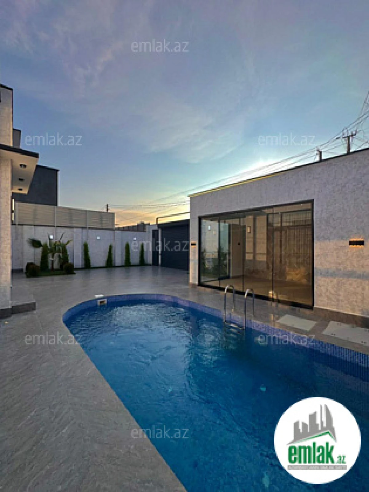 Satılır 4 otaqlı mənzil 150 m²