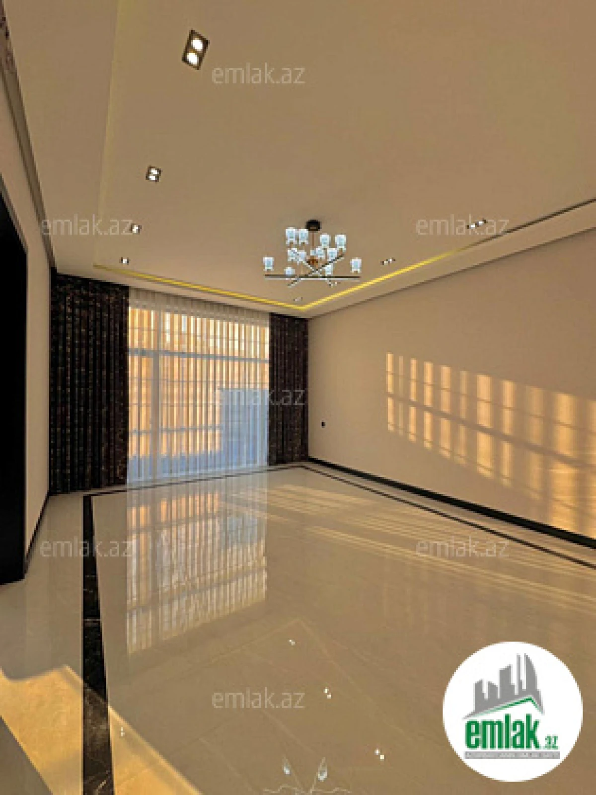 Satılır 4 otaqlı mənzil 150 m²
