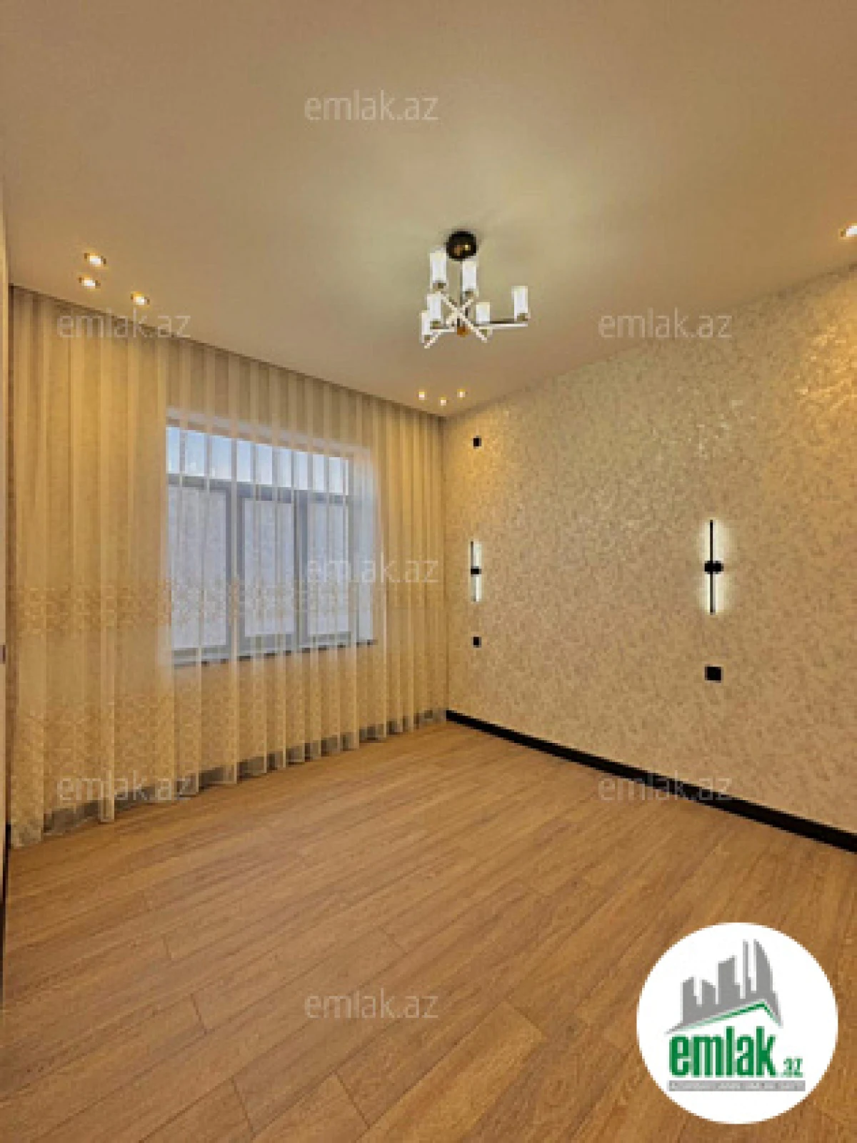 Satılır 4 otaqlı mənzil 150 m²