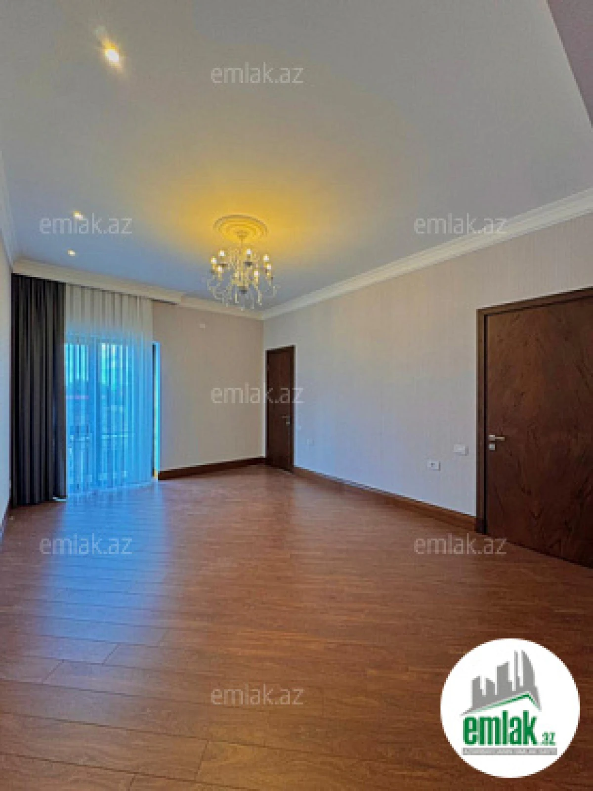 Satılır 6 otaqlı mənzil 350 m²