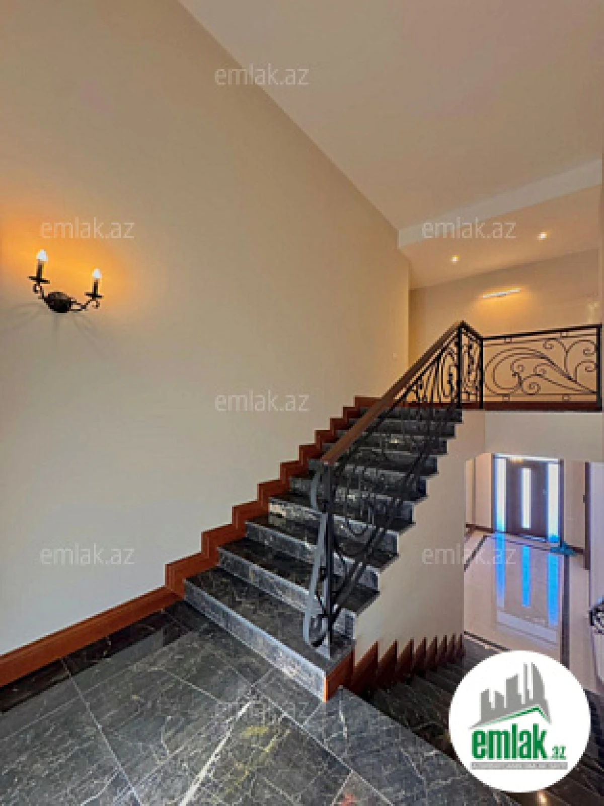 Satılır 6 otaqlı mənzil 350 m²
