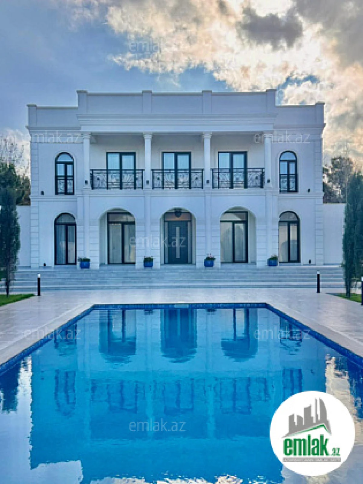 Satılır 6 otaqlı mənzil 350 m²