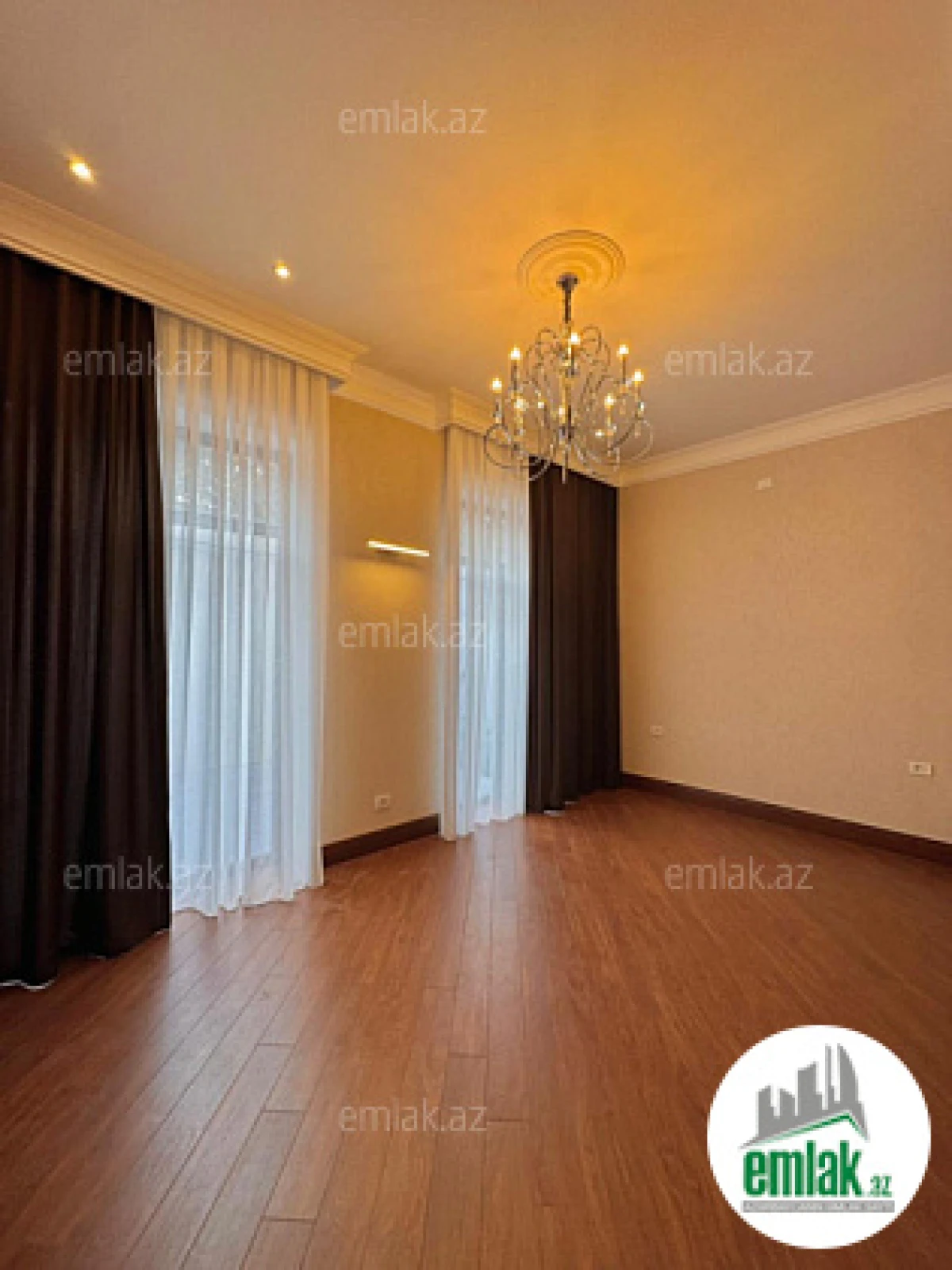 Satılır 6 otaqlı mənzil 350 m²