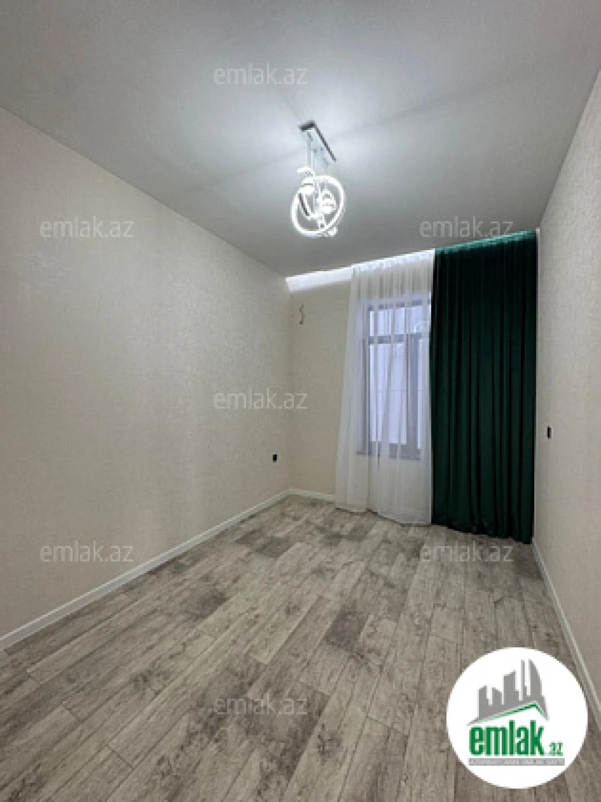 Satılır 4 otaqlı mənzil 150 m²