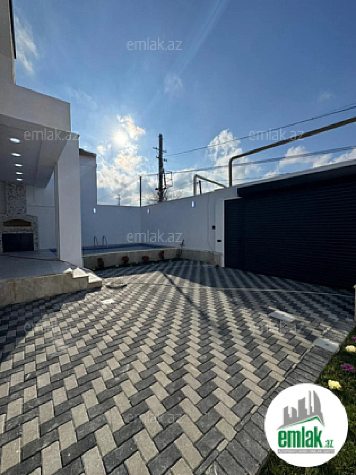 Satılır 4 otaqlı mənzil 150 m²