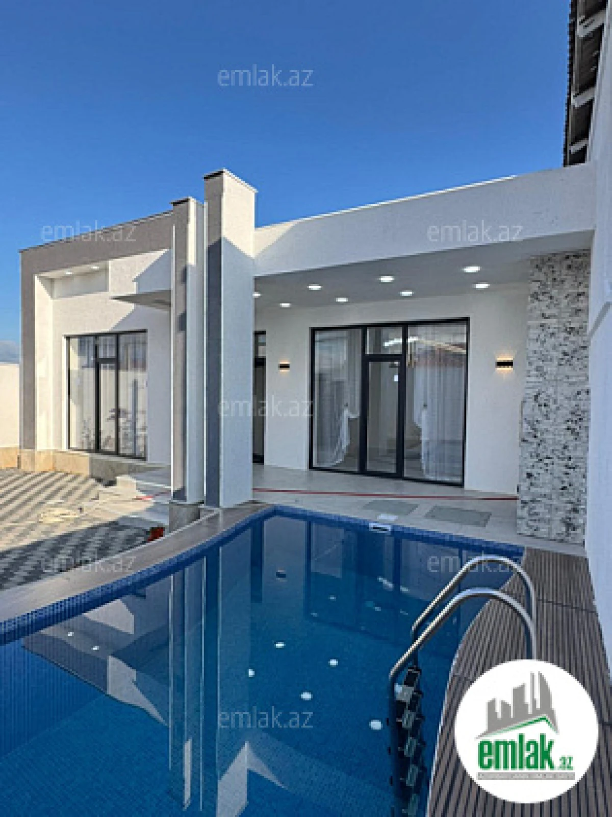 Satılır 4 otaqlı mənzil 150 m²