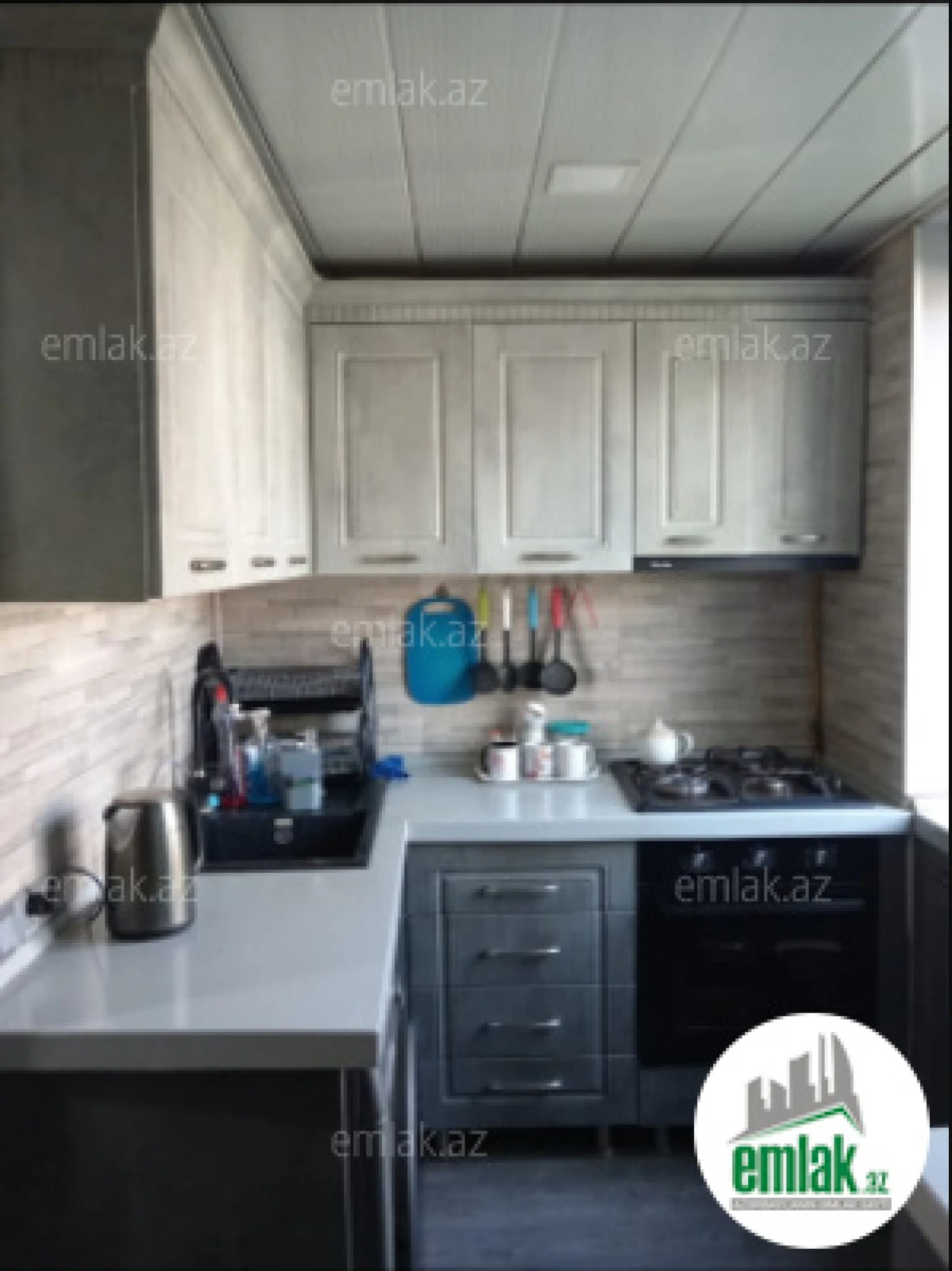 Satılır 3 otaqlı köhnə tikili 75 m²