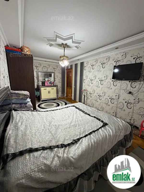 Satılır 4 otaqlı köhnə tikili 100 m²