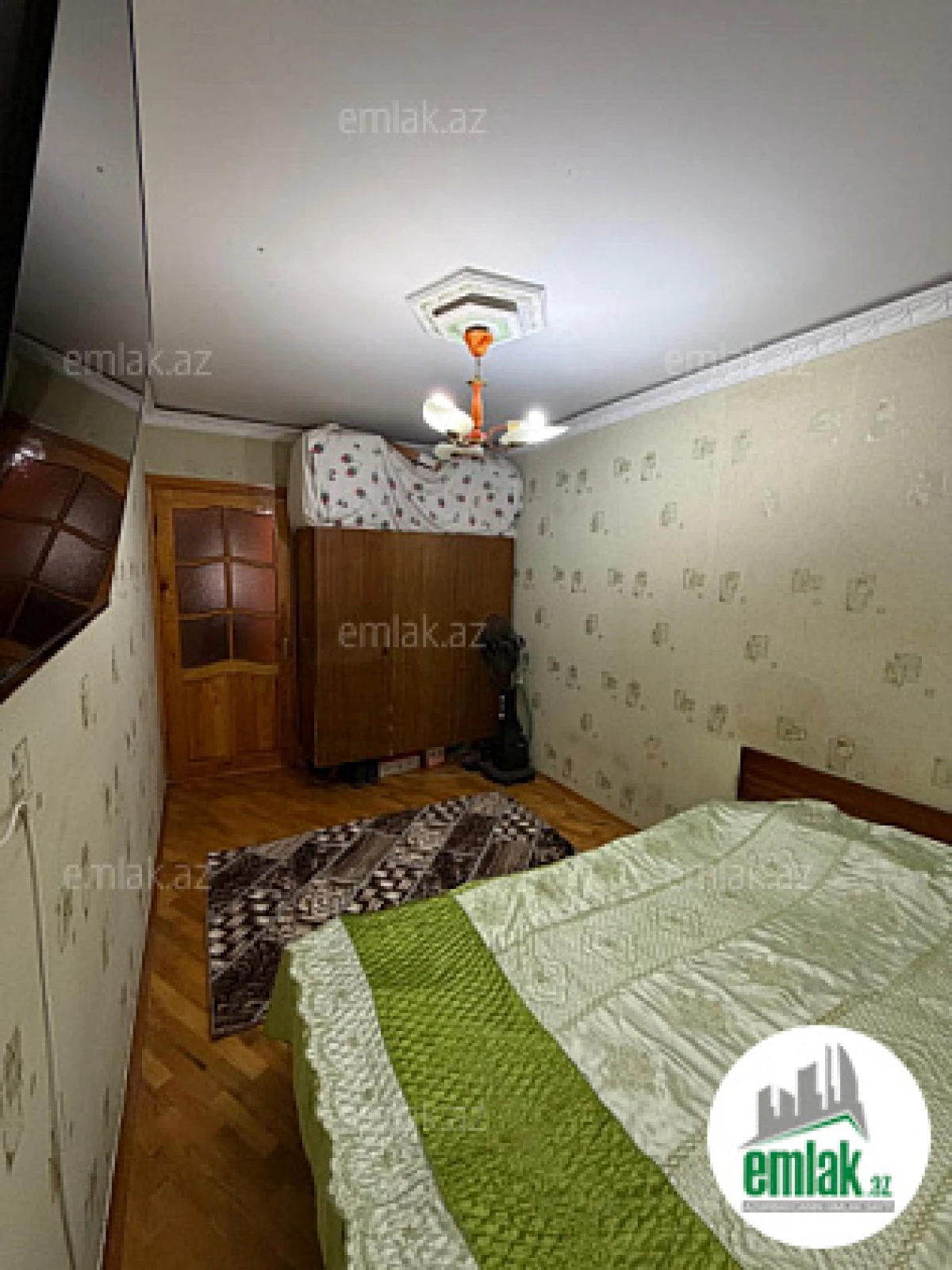 Satılır 4 otaqlı köhnə tikili 100 m²