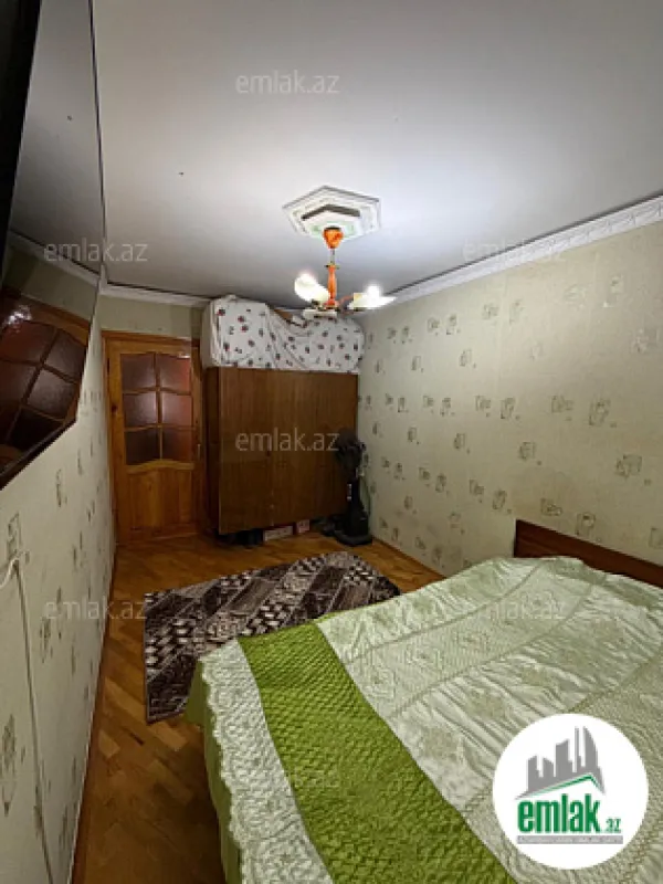 Satılır 4 otaqlı köhnə tikili 100 m²