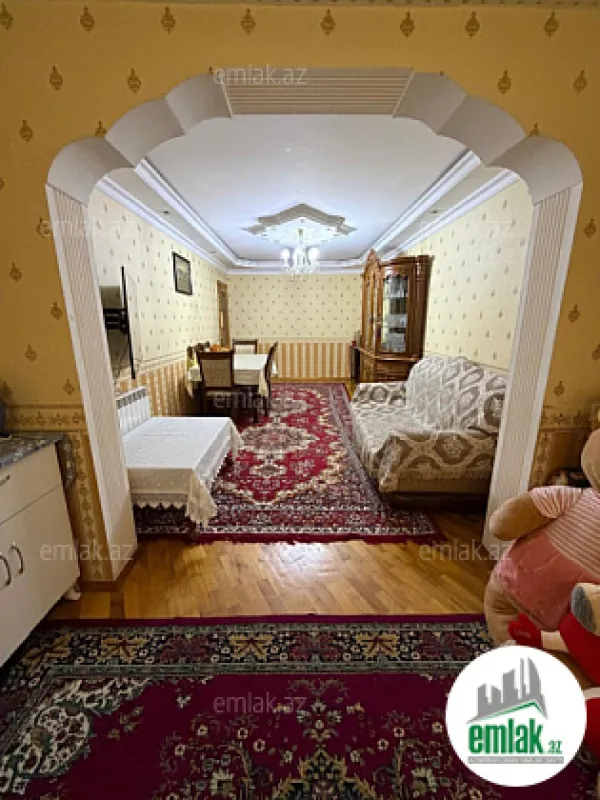 Satılır 4 otaqlı köhnə tikili 100 m²