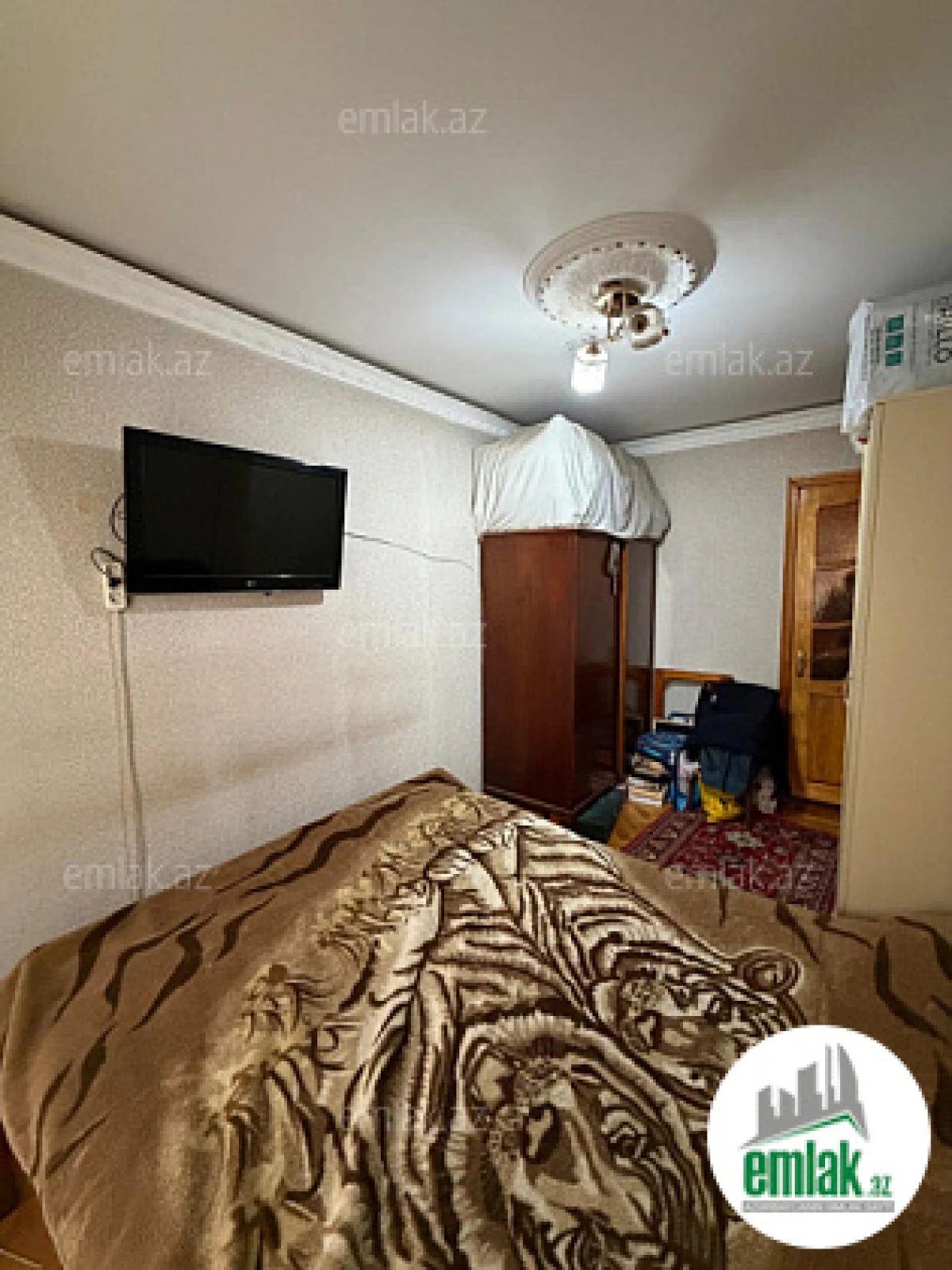 Satılır 4 otaqlı köhnə tikili 100 m²