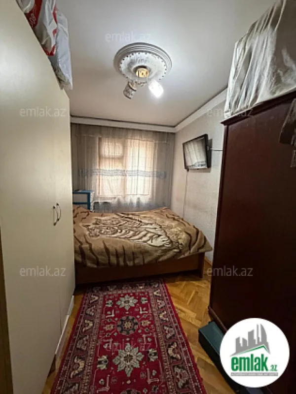 Satılır 4 otaqlı köhnə tikili 100 m²