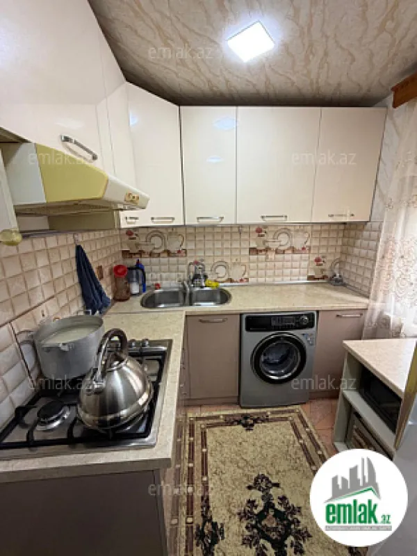 Satılır 4 otaqlı köhnə tikili 100 m²