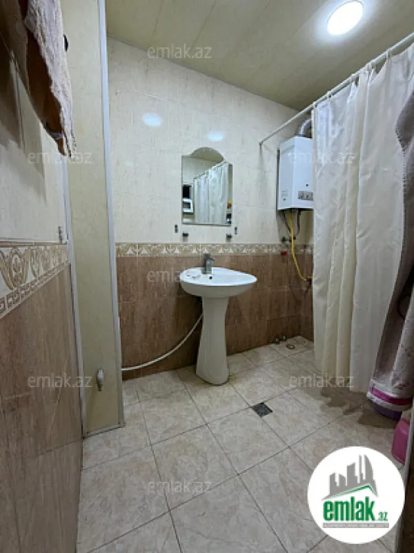 Satılır 4 otaqlı köhnə tikili 100 m²