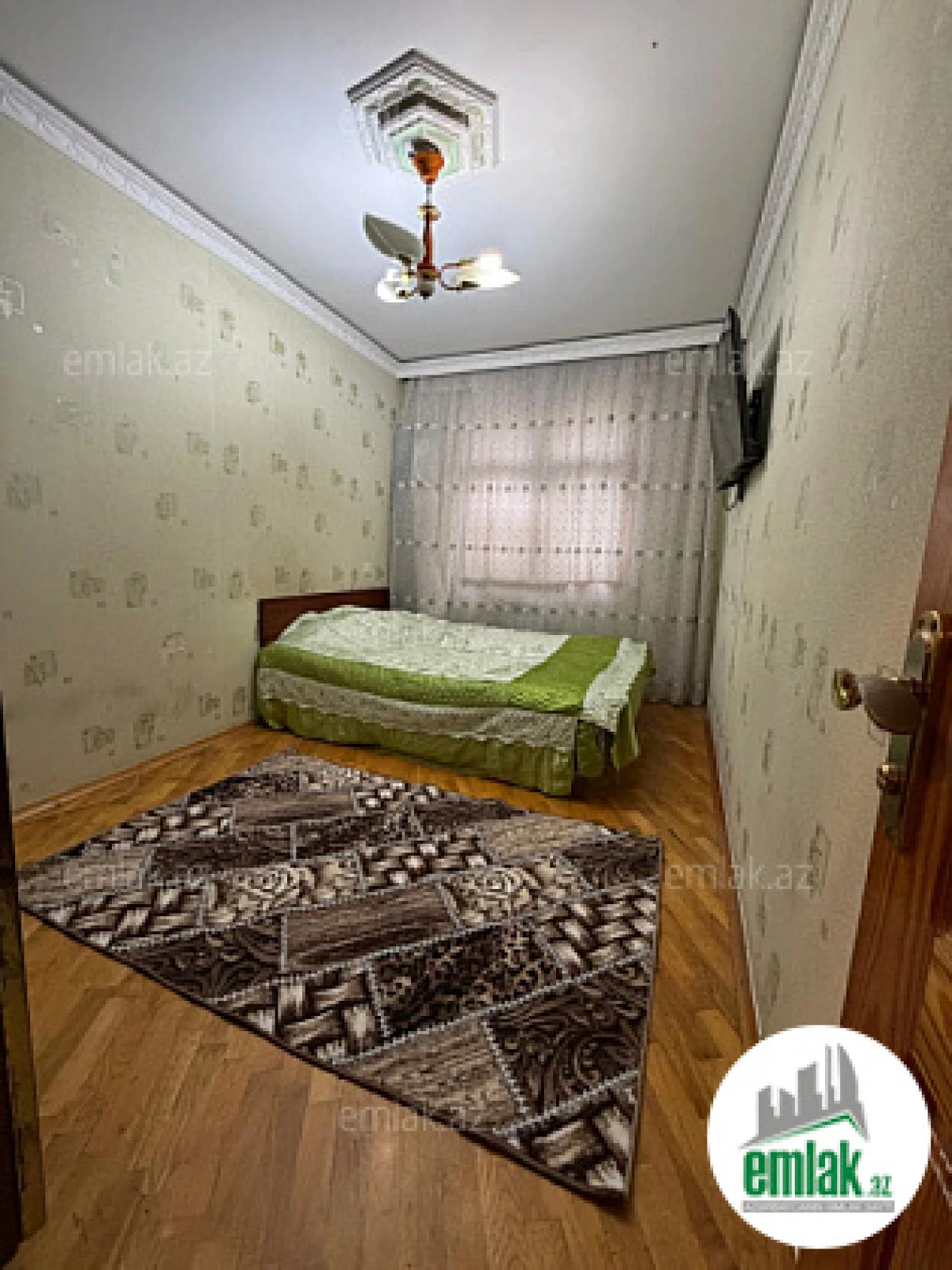 Satılır 4 otaqlı köhnə tikili 100 m²