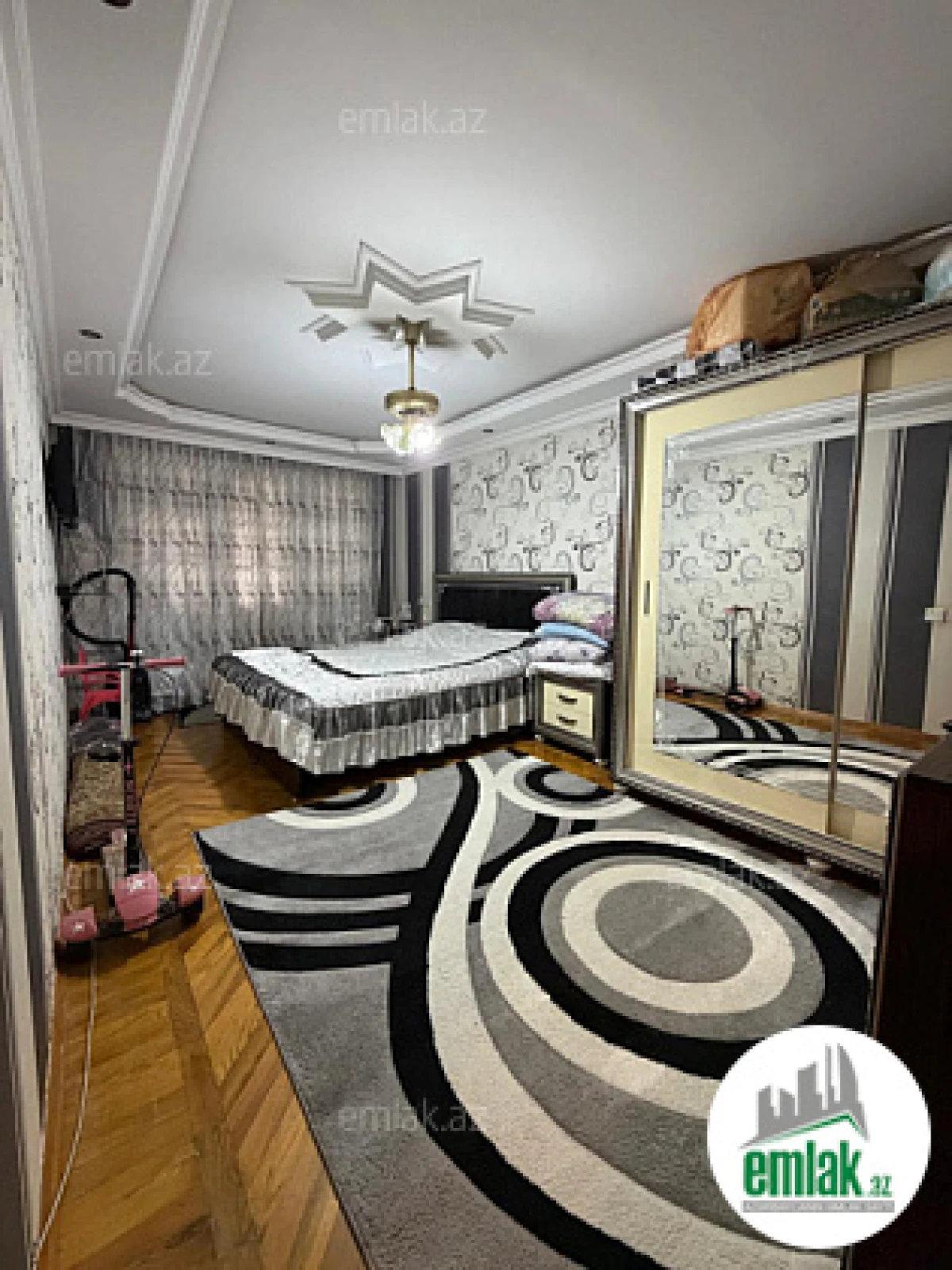 Satılır 4 otaqlı köhnə tikili 100 m²