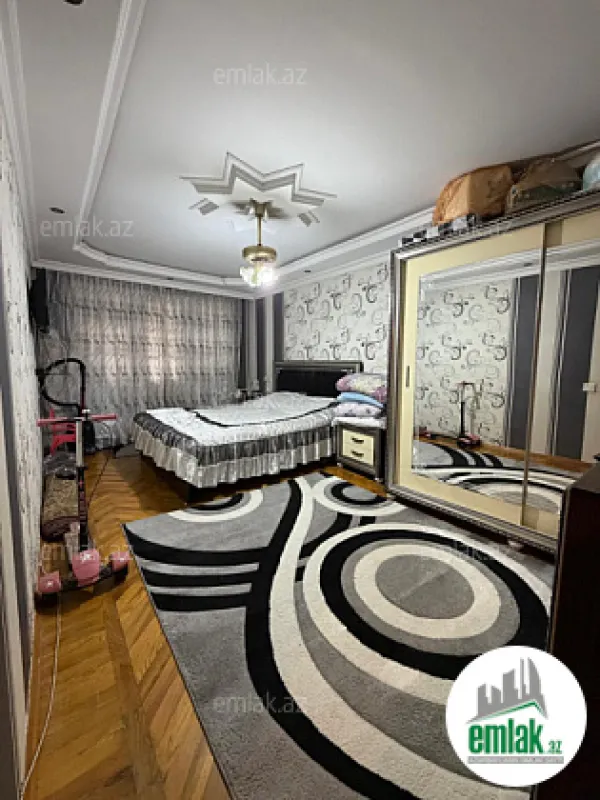 Satılır 4 otaqlı köhnə tikili 100 m²