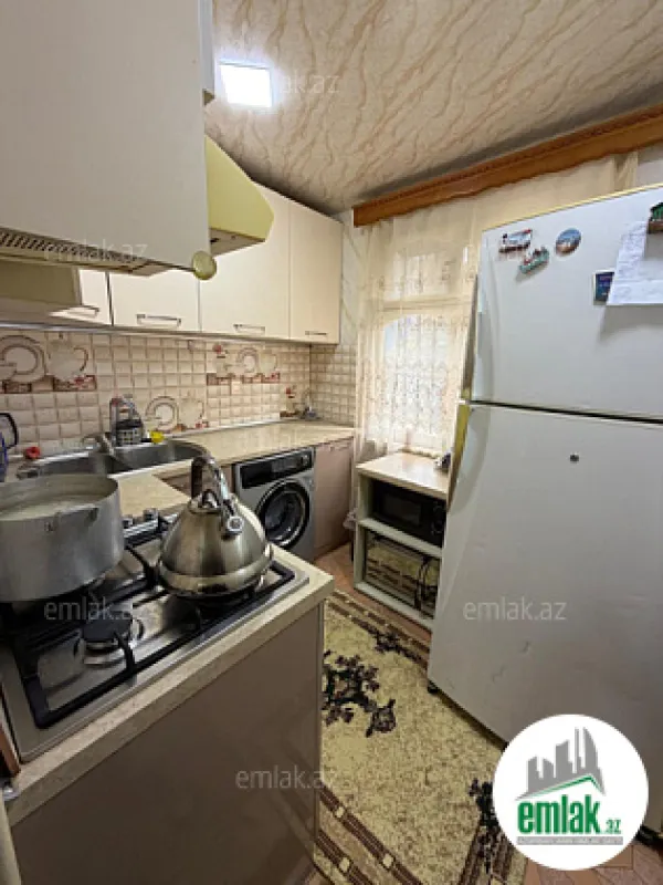 Satılır 4 otaqlı köhnə tikili 100 m²