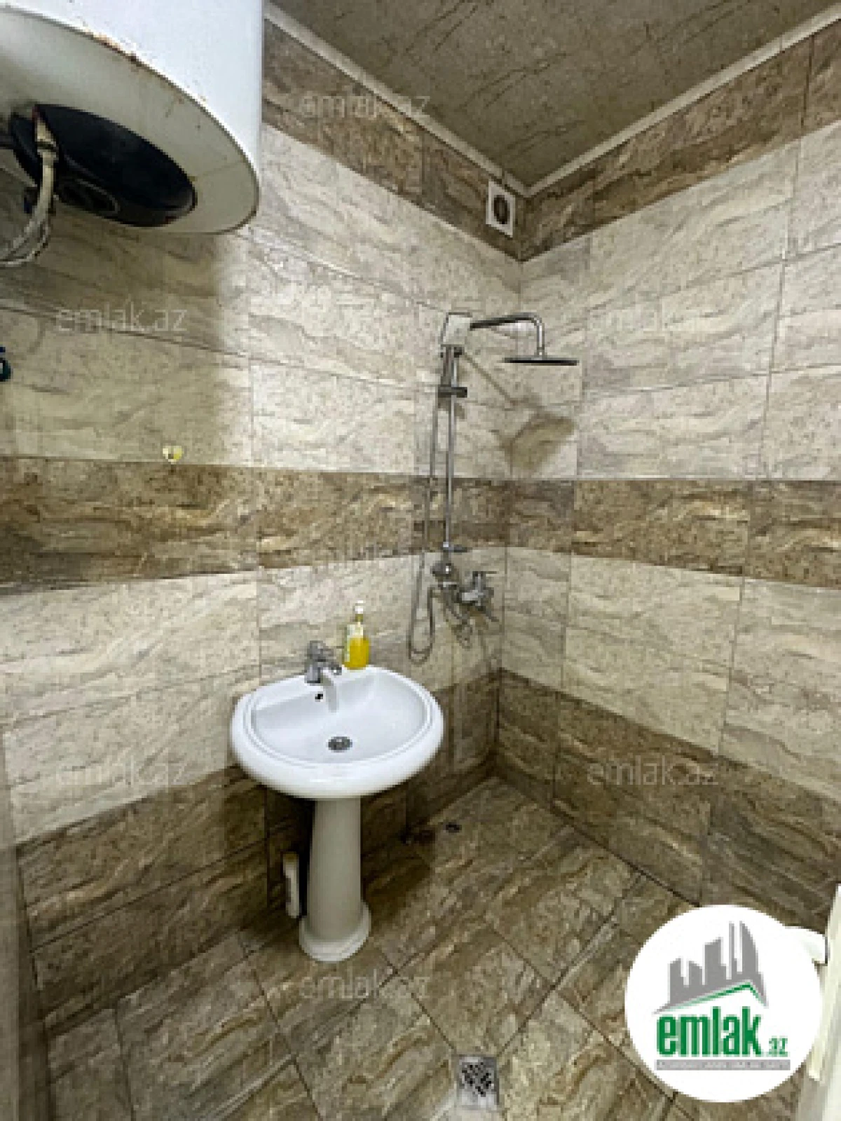 Satılır 3 otaqlı köhnə tikili 70 m²