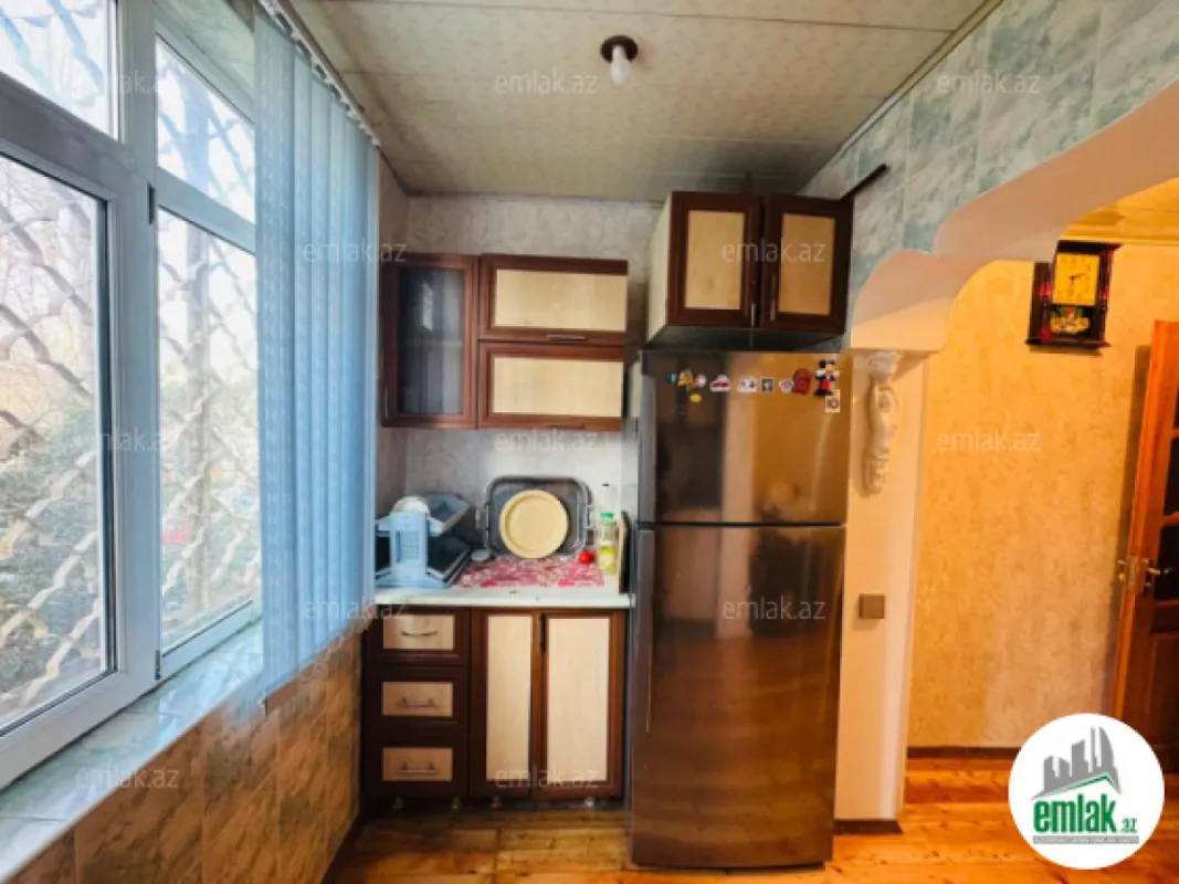 Satılır 3 otaqlı köhnə tikili 90 m²