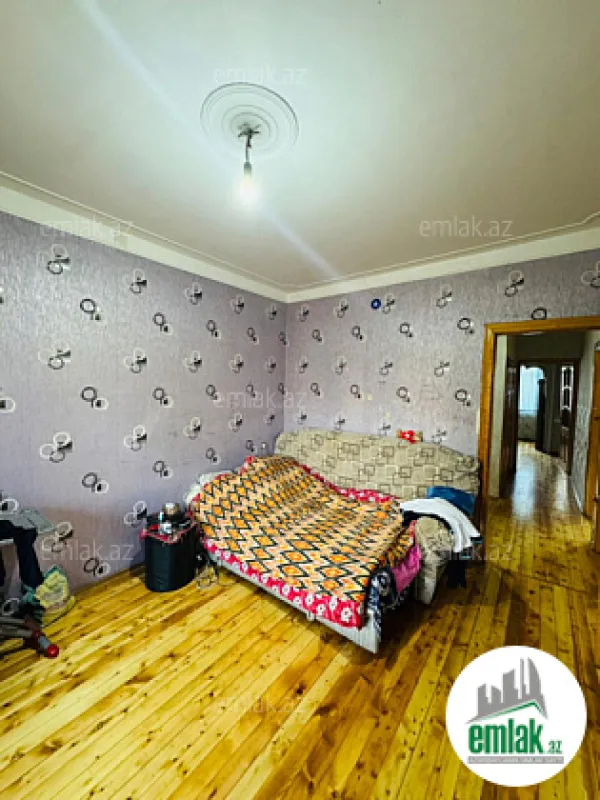 Satılır 3 otaqlı köhnə tikili 90 m²