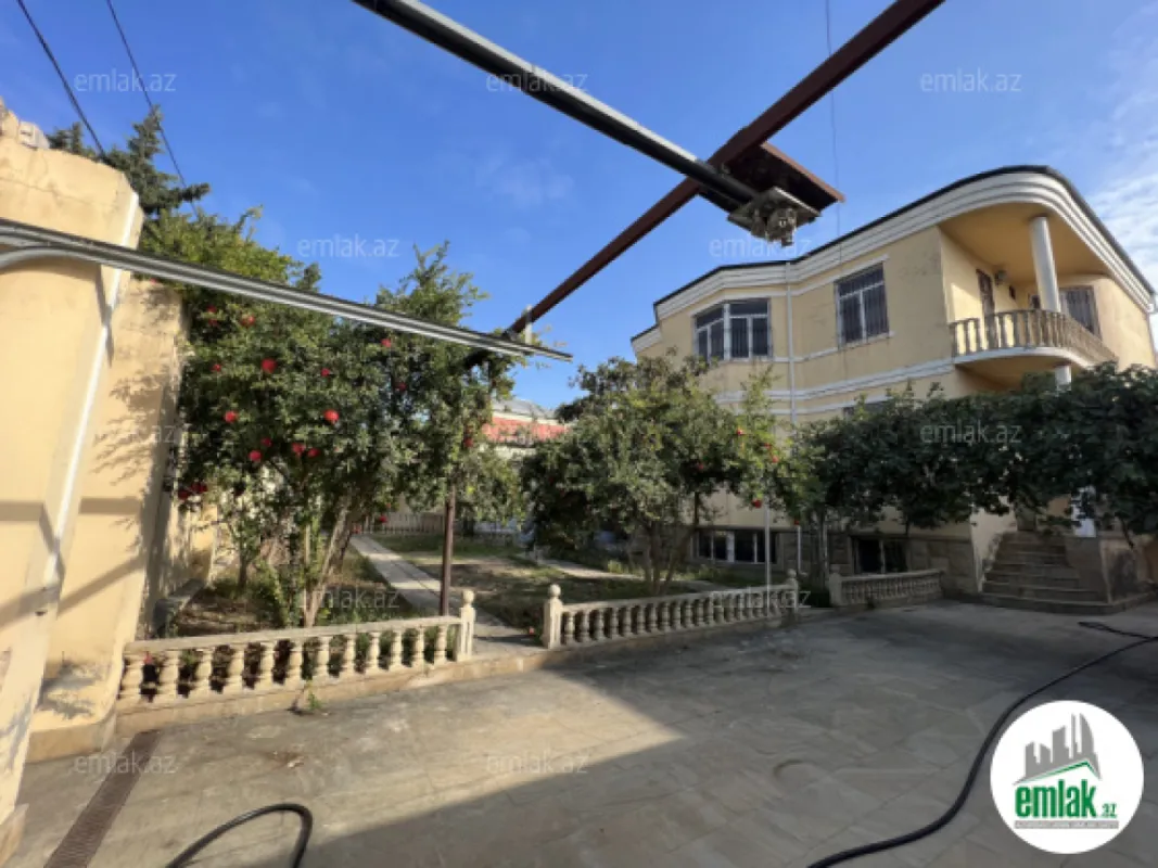 Satılır 6 otaqlı həyət evi 300 m²