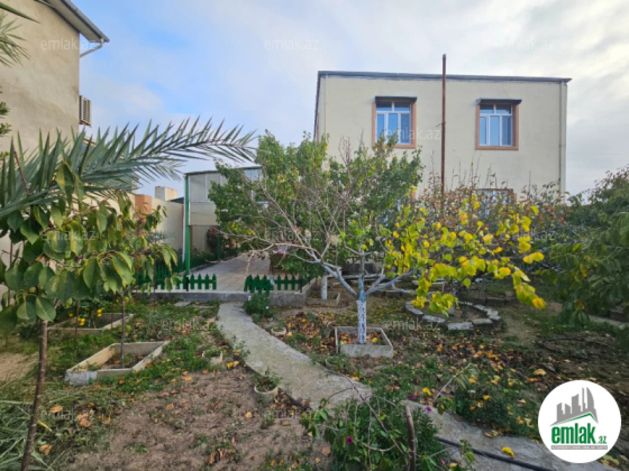 Satılır 4 otaqlı həyət evi 200 m²