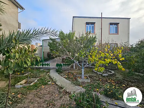 Satılır 4 otaqlı həyət evi 200 m²