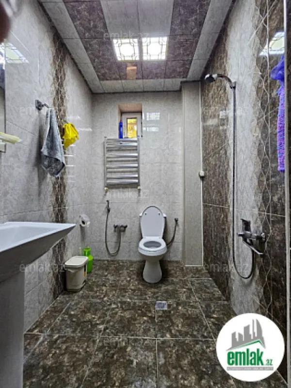 Satılır 4 otaqlı həyət evi 200 m²