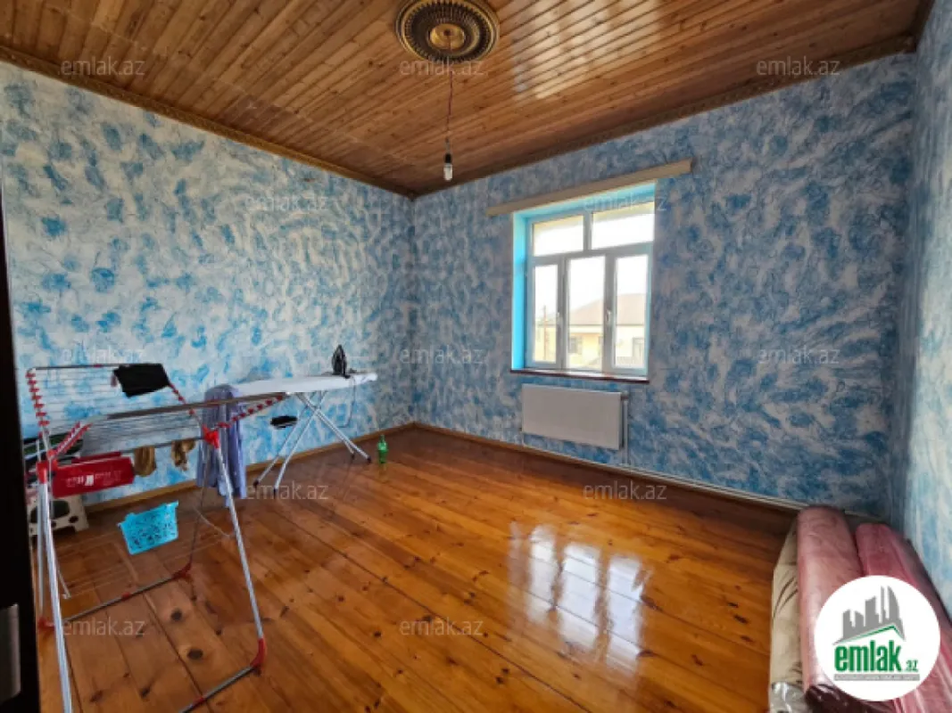 Satılır 4 otaqlı həyət evi 200 m²
